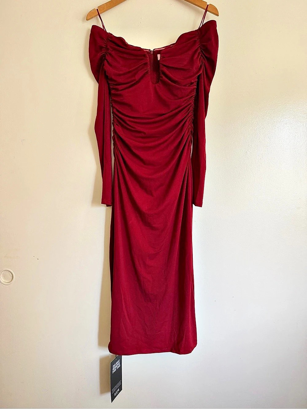 ASTR the Label Lovinia Ruched Off Shoulder Midi Dress Midi Dress Burgundy Medium